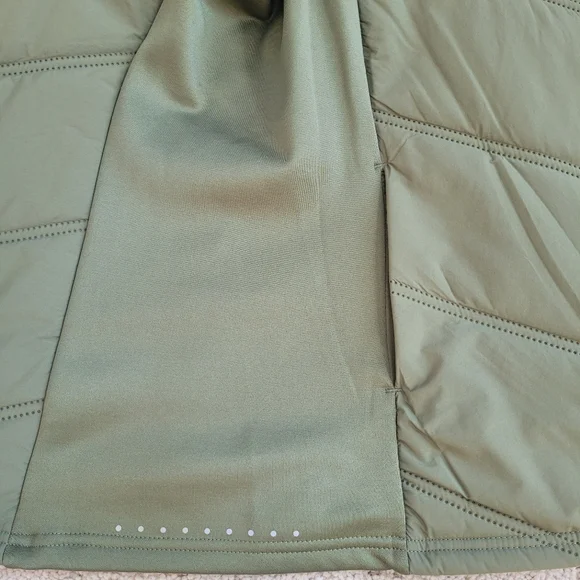 Like New Avia Olive Leaves Quilted Vest Size XL - Picture 11 of 12